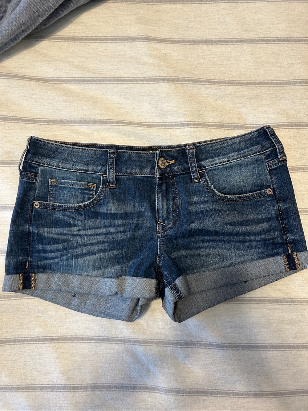 Express Jeans Women's Dark Blue Roll-Cuff Denim Shorts size 6